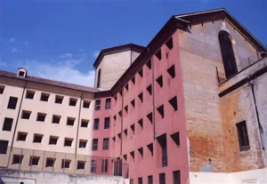 Le mura di cinta del Carcere di Regina Coeli in Roma